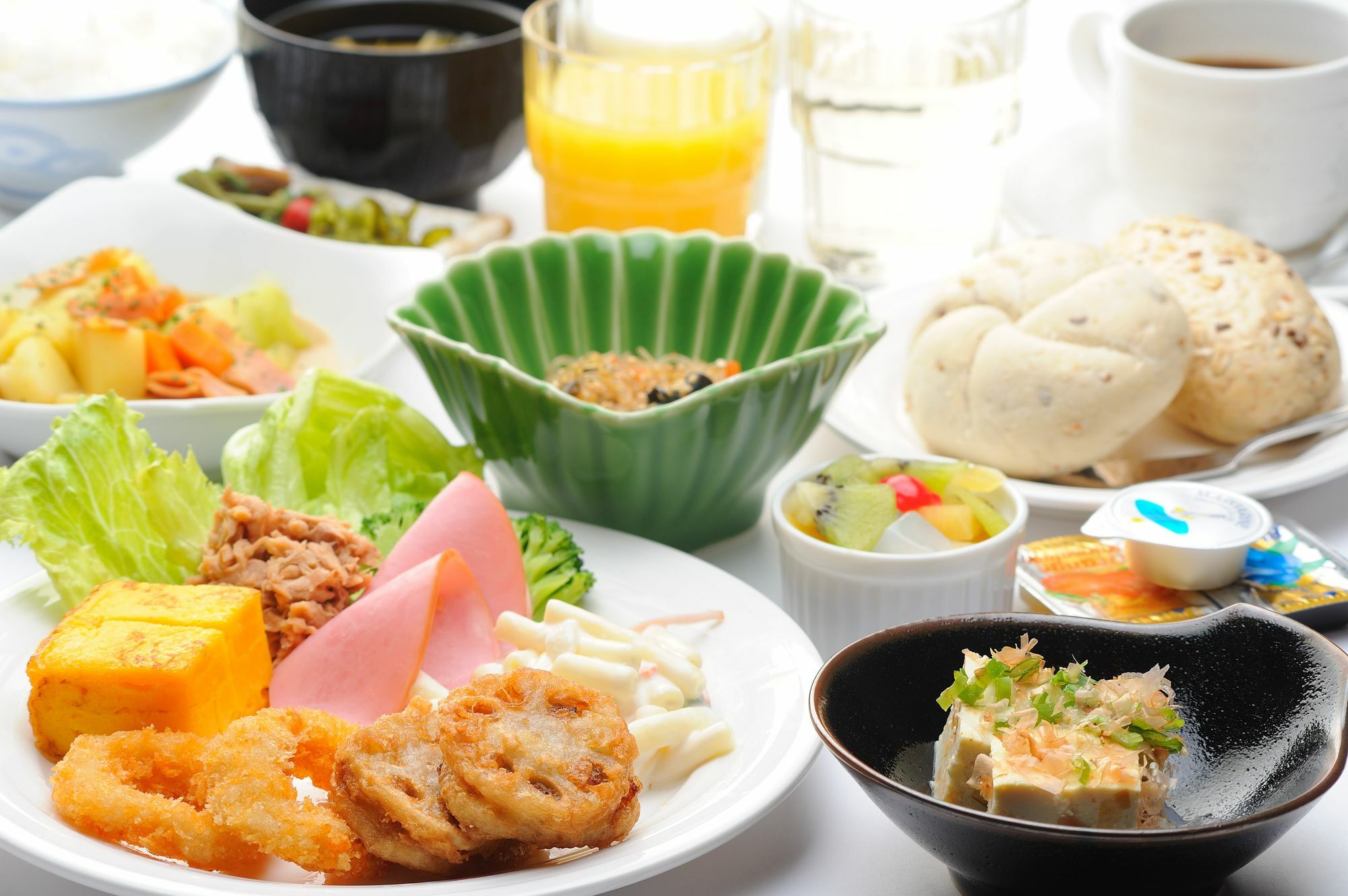 Hotel Route-Inn Kitakyushu-Wakamatsu Ekihigashi מראה חיצוני תמונה